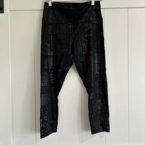 Size 8 lululemon mid calf leggings.